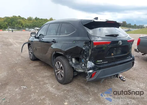 2022 Toyota Highlander Xle z USA, uszkodzony, nr VIN 5TDGZRBH3NS231815